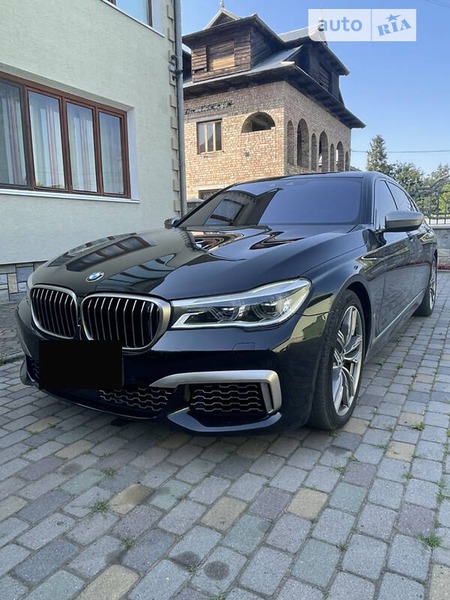 BMW 760 2017  випуску Івано-Франківськ з двигуном 6.6 л бензин седан  за 57000 долл. 
