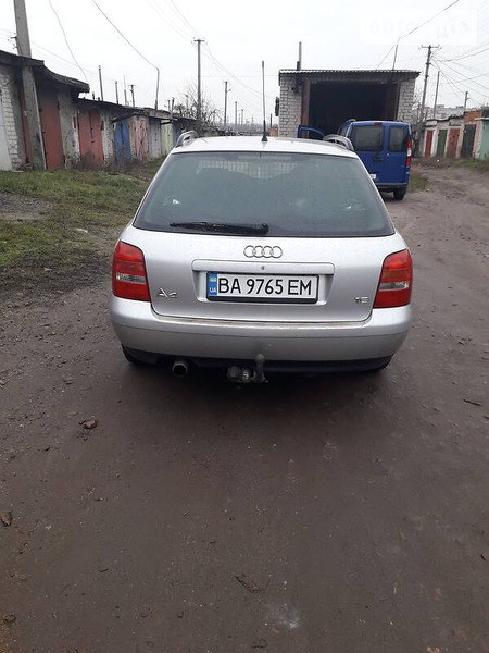 Audi A4 Limousine 2000  випуску Кропивницький з двигуном 1.6 л бензин універсал механіка за 5300 долл. 