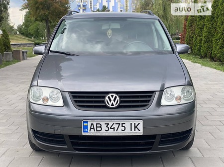 Volkswagen Touran 2005  випуску Вінниця з двигуном 1.9 л дизель універсал механіка за 6500 долл. 