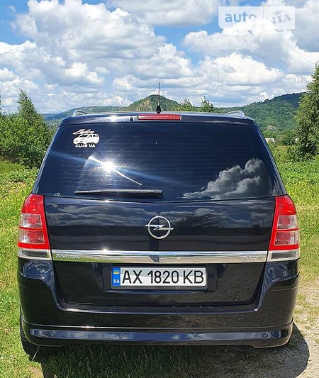 Opel Zafira Tourer 2009  випуску Івано-Франківськ з двигуном 1.9 л дизель мінівен автомат за 7200 долл. 