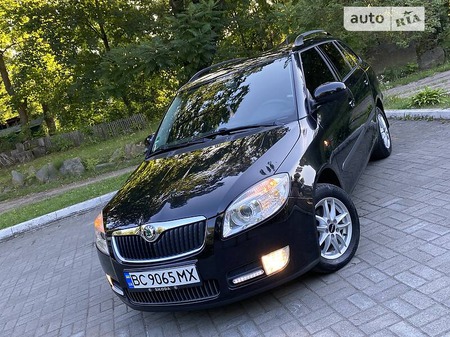 Skoda Fabia 2009  випуску Львів з двигуном 1.2 л бензин універсал механіка за 5250 долл. 