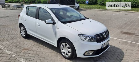 Dacia Sandero 2017  випуску Ужгород з двигуном 1 л бензин хэтчбек механіка за 7150 долл. 