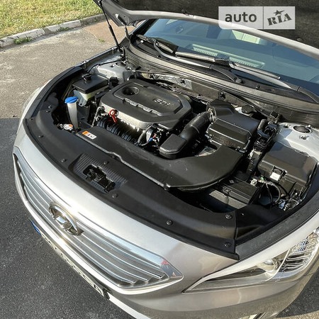 Hyundai Sonata 2016  випуску Суми з двигуном 2.4 л бензин седан автомат за 11000 долл. 