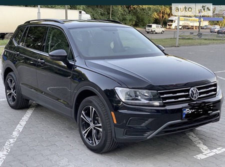 Volkswagen Tiguan 2019  випуску Рівне з двигуном 2 л бензин позашляховик автомат за 25600 долл. 