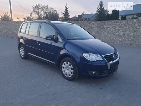 Volkswagen Touran 2009  випуску Тернопіль з двигуном 2 л дизель мінівен механіка за 7499 долл. 