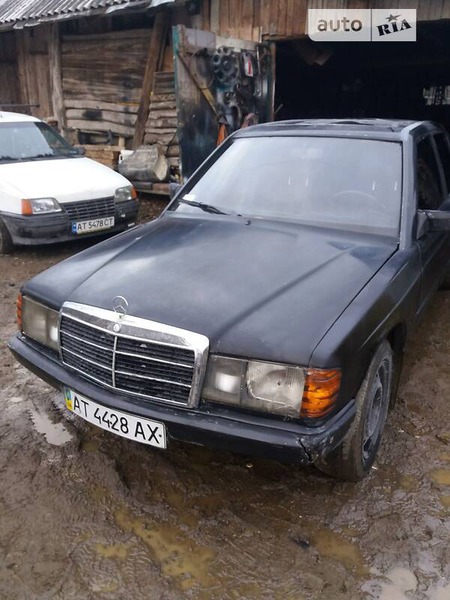 Mercedes-Benz 190 1985  випуску Івано-Франківськ з двигуном 2 л дизель седан механіка за 1750 долл. 