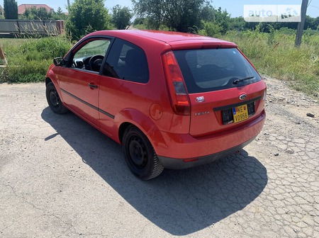 Ford Fiesta 2004  випуску Ужгород з двигуном 1.4 л бензин хэтчбек механіка за 3400 євро 