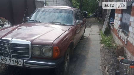 Mercedes-Benz E 240 1986  випуску Рівне з двигуном 0 л  седан  за 600 долл. 