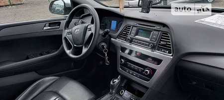 Hyundai Sonata 2016  випуску Тернопіль з двигуном 2 л газ седан автомат за 8399 долл. 