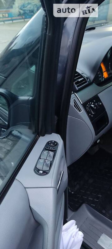 Mercedes-Benz Viano 2006  випуску Чернівці з двигуном 3 л дизель універсал автомат за 13500 долл. 