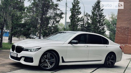 BMW 740 2015  випуску Київ з двигуном 3 л бензин седан автомат за 33000 долл. 