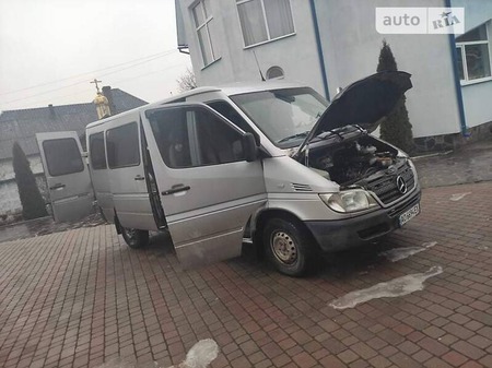 Mercedes-Benz Sprinter 2004  випуску Ужгород з двигуном 2.7 л дизель седан  за 9500 долл. 