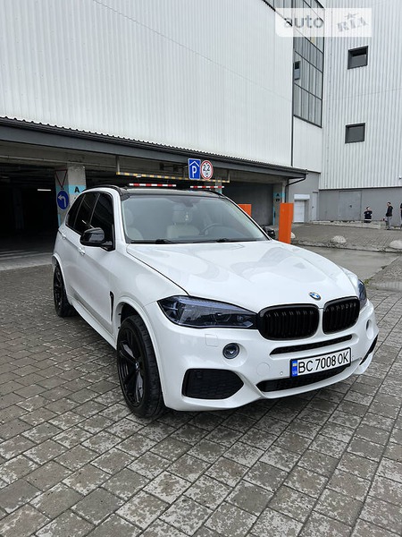 BMW X5 2016  випуску Львів з двигуном 3 л бензин позашляховик автомат за 34800 долл. 