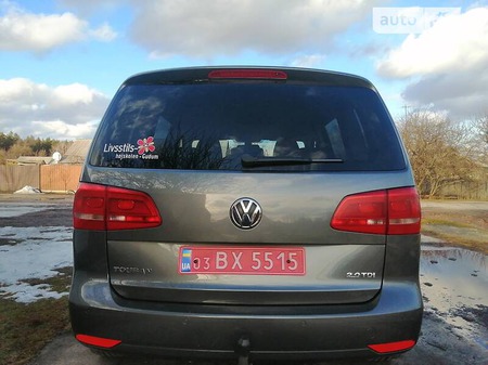 Volkswagen Touran 2011  випуску Суми з двигуном 2 л дизель мінівен автомат за 11800 долл. 
