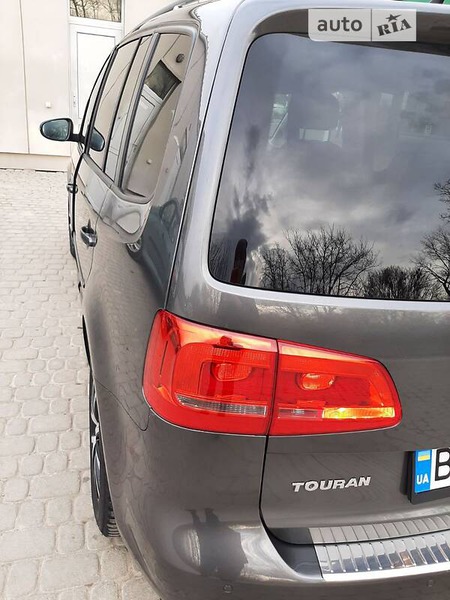 Volkswagen Touran 2013  випуску Тернопіль з двигуном 1.6 л дизель мінівен автомат за 11100 долл. 