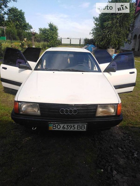 Audi 100 1990  випуску Тернопіль з двигуном 2 л бензин седан механіка за 1399 долл. 