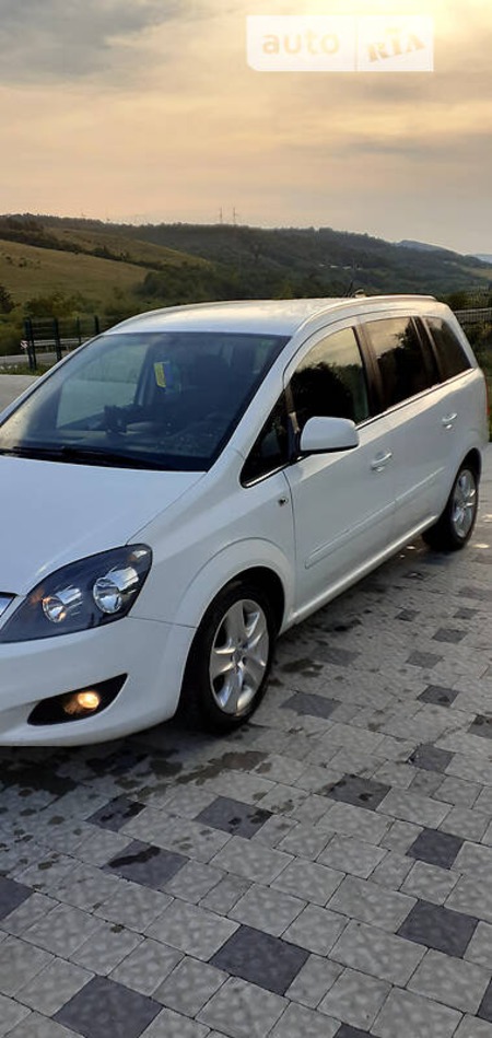 Opel Zafira Tourer 2012  випуску Ужгород з двигуном 1.7 л дизель мінівен механіка за 8200 долл. 