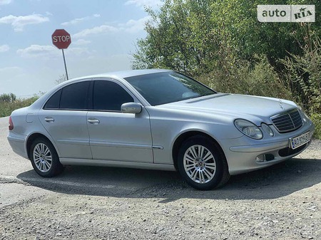 Mercedes-Benz E 200 2004  випуску Ужгород з двигуном 1.8 л бензин універсал механіка за 7500 долл. 