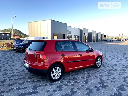 Volkswagen Golf 2004  випуску Ужгород з двигуном 1.9 л дизель хэтчбек механіка за 5499 долл. 