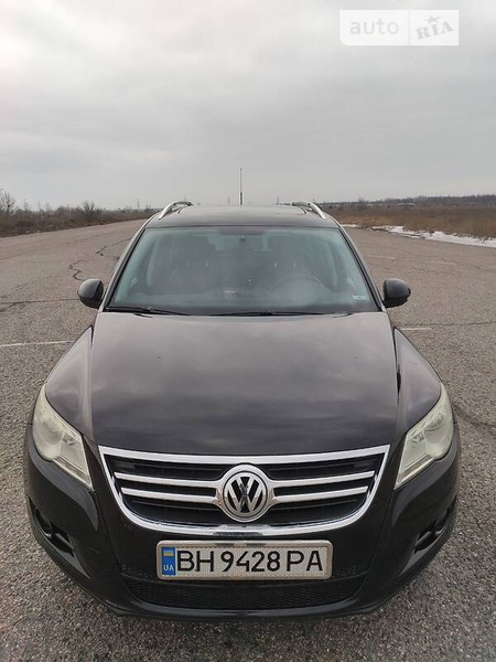 Volkswagen Tiguan 2010  випуску Одеса з двигуном 2 л бензин позашляховик автомат за 10500 долл. 
