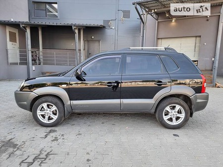 Hyundai Tucson 2006  випуску Київ з двигуном 2 л  позашляховик автомат за 7700 долл. 