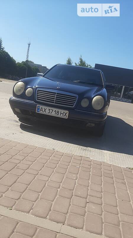 Mercedes-Benz E 240 1999  випуску Харків з двигуном 2.4 л  седан механіка за 4000 долл. 