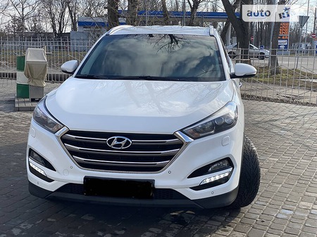 Hyundai Tucson 2017  випуску Полтава з двигуном 2 л  позашляховик автомат за 19300 долл. 