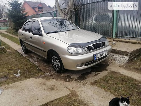 Daewoo Lanos 1998  випуску Львів з двигуном 1.5 л бензин седан механіка за 1900 долл. 