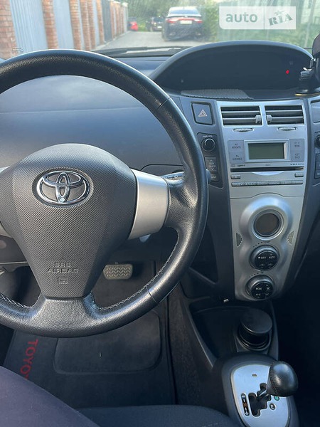 Toyota Yaris 2006  випуску Київ з двигуном 1.3 л бензин хэтчбек  за 6400 долл. 