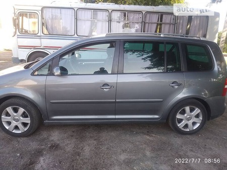 Volkswagen Touran 2006  випуску Луцьк з двигуном 0 л  мінівен механіка за 4850 долл. 