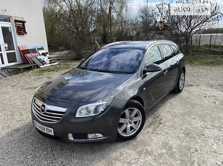 Opel Insignia 2010  випуску Івано-Франківськ з двигуном 2 л дизель універсал автомат за 7600 долл. 