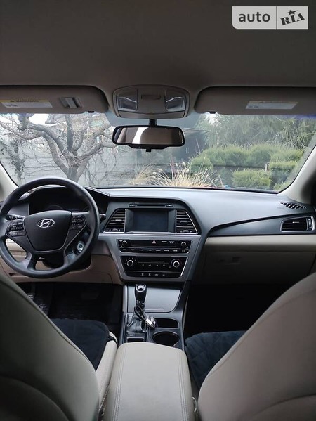 Hyundai Sonata 2015  випуску Запоріжжя з двигуном 2.4 л бензин седан автомат за 12500 долл. 