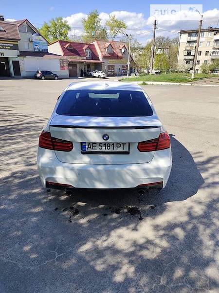 BMW 335 2014  випуску Дніпро з двигуном 3 л бензин седан механіка за 17500 долл. 