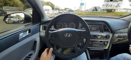Hyundai Sonata 2015  випуску Одеса з двигуном 2.4 л бензин седан автомат за 12800 долл. 