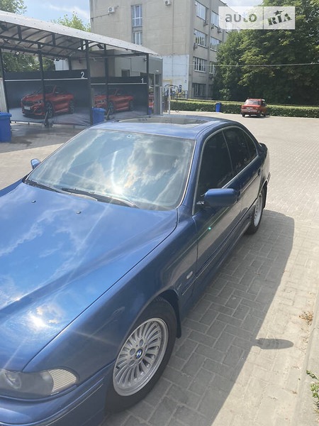 BMW 520 2002  випуску Львів з двигуном 2.2 л бензин седан автомат за 5999 долл. 
