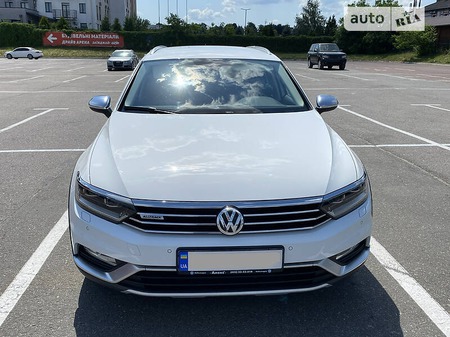 Volkswagen Passat Alltrack 2018  випуску Львів з двигуном 2 л дизель універсал автомат за 33800 долл. 