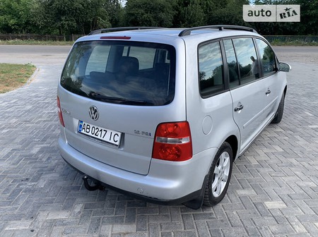 Volkswagen Touran 2004  випуску Вінниця з двигуном 1.6 л бензин мінівен механіка за 4250 долл. 