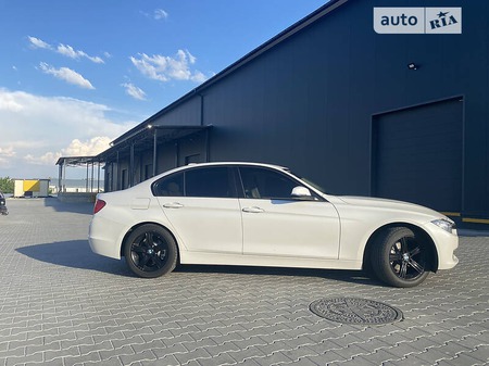 BMW 328 2015  випуску Хмельницький з двигуном 2 л бензин седан автомат за 16500 долл. 