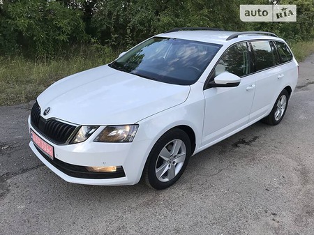 Skoda Octavia 2018  випуску Луцьк з двигуном 2 л дизель універсал механіка за 15300 долл. 