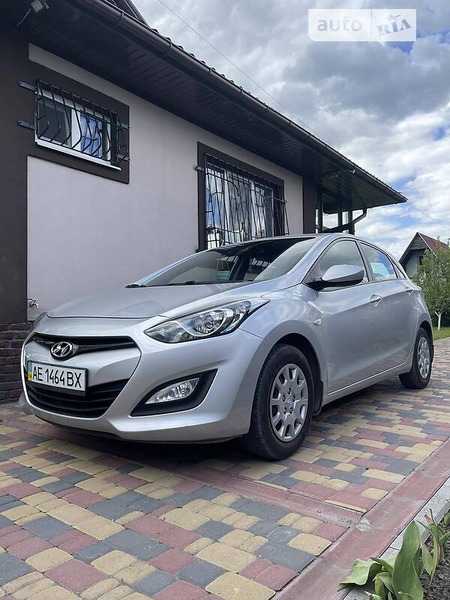 Hyundai i30 2013  випуску Дніпро з двигуном 0 л  хэтчбек механіка за 8500 долл. 