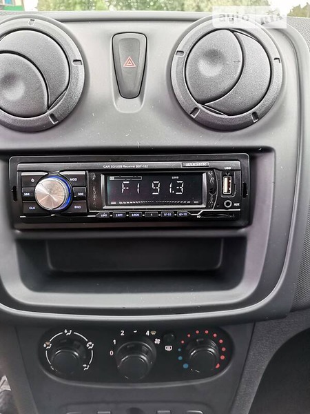 Dacia Sandero 2015  випуску Суми з двигуном 1.2 л бензин хэтчбек механіка за 5700 долл. 