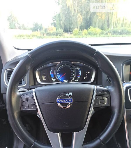 Volvo S60 2014  випуску Київ з двигуном 2 л бензин седан автомат за 13900 долл. 