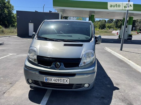 Renault Trafic 2010  випуску Хмельницький з двигуном 2 л дизель мінівен механіка за 12800 долл. 