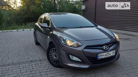 Hyundai i30 2014  випуску Одеса з двигуном 1.4 л бензин хэтчбек механіка за 7999 долл. 