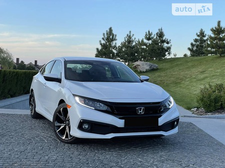 Honda Civic 2020  випуску Дніпро з двигуном 2 л бензин седан автомат за 16900 долл. 