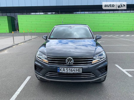 Volkswagen Touareg 2015  випуску Київ з двигуном 3 л дизель позашляховик автомат за 28900 долл. 