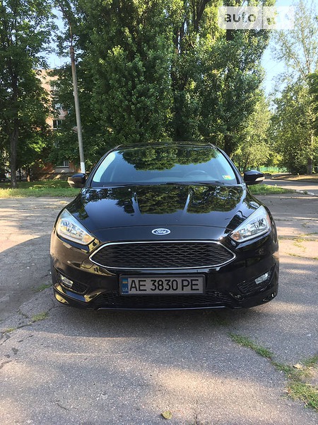 Ford Focus 2016  випуску Дніпро з двигуном 2 л бензин седан  за 8300 долл. 