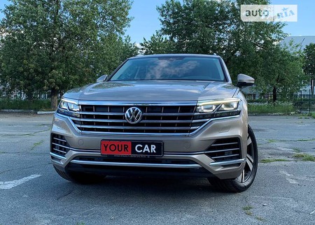 Volkswagen Touareg 2019  випуску Київ з двигуном 3 л дизель позашляховик автомат за 66000 долл. 