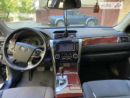 Toyota Camry 2013  випуску Черкаси з двигуном 0 л бензин седан автомат за 13999 долл. 
