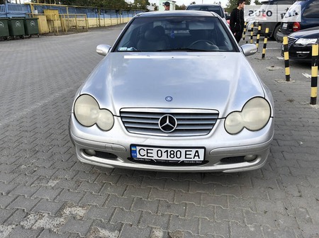 Mercedes-Benz C 230 2001  випуску Чернівці з двигуном 2.3 л бензин купе автомат за 5000 долл. 